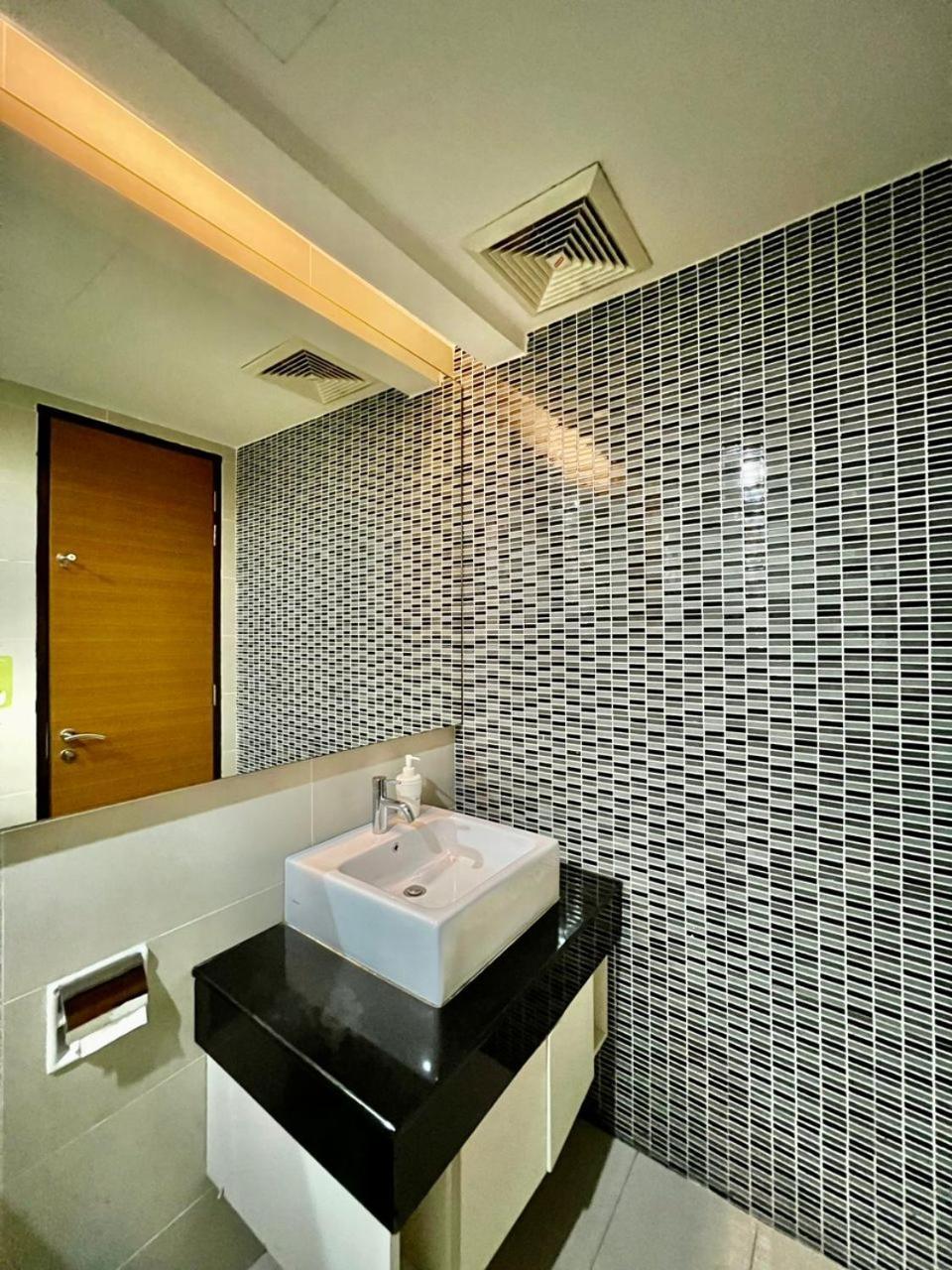 Couple Suite At Casa Residency 5 Mins Walk To Lrt, Jalan Alor & Bukit Bintang Kuala Lumpur Exterior photo